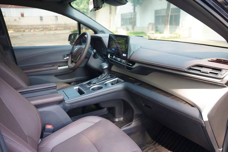 Used Toyota Granvia 2023 2.5L Hybrid Flagship VIP Edition