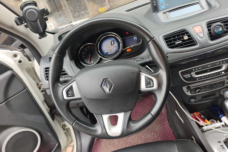 Used Renault Fluence 2015 2.0L Fashion Edition
