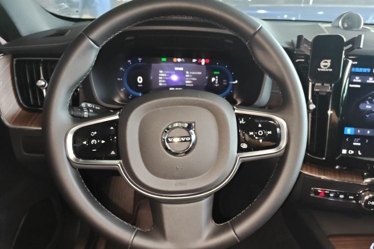 Used Volvo XC60 New Energy 2023 T8 Plug-in Hybrid Long-Range All-Wheel Drive Smart Luxury Edition
