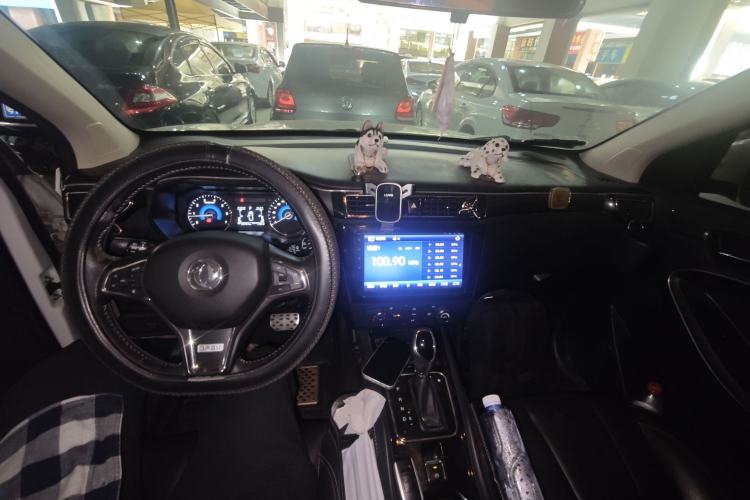 Used Dongfeng Fengon 580 2017 1.5T CVT Luxury Model Center Console