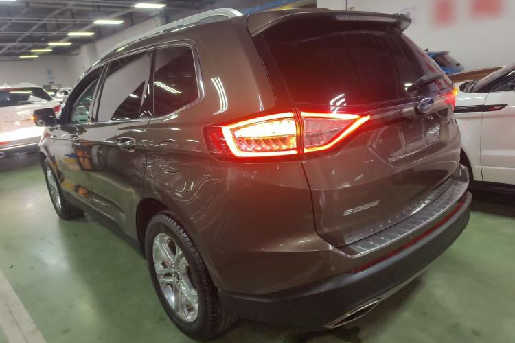 Used Ford Edge 2015 2.0T GTDi Two-Wheel-Drive High-Line Version
