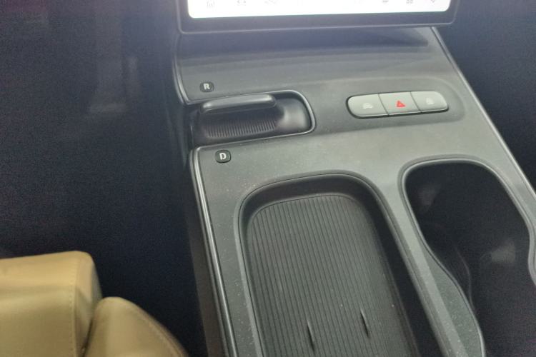 Used Nio ET5T 2024 75kWh Touring Gear Lever