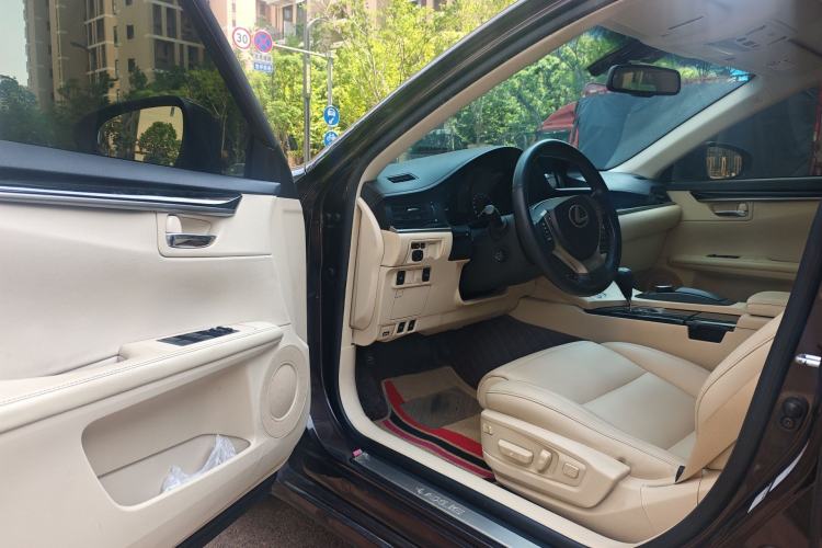 Used Lexus ES 2013 300h Elite Edition