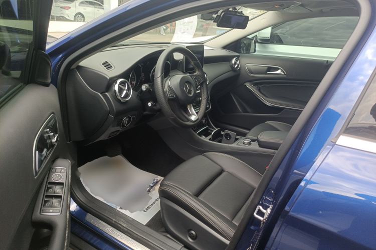 Used Mercedes-Benz GLA 2018 GLA 200 Sport Edition Driver Seat
