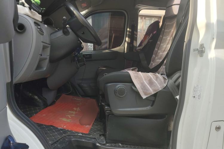 Used SAIC MAXUS Xintu V80 2021 2.0T PLUS AMT Aoyuntong Short-Wheelbase Mid-Roof 5/6-Seater Left Front Seat