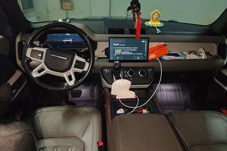 Used Land Rover Defender 2022 110 P400 Dark Edition Center Console