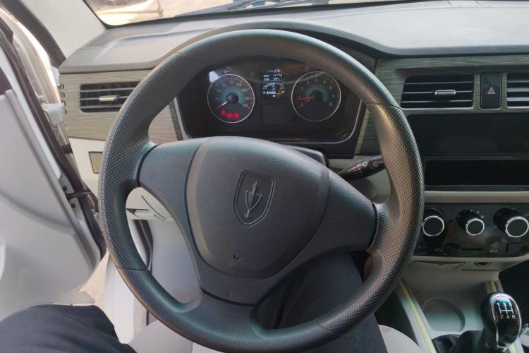 Used Jinbei New Hiace X30L 2023 1.5L Super Enjoyment Van 2/5 Seats Non-Air-Conditioned Version SWC15M