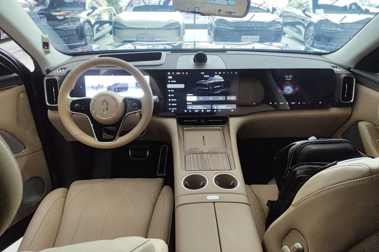 Used Hima AITO M8 2025 Extended-Range Max+ Version 53.4 kWh 6-Seater Edition Center Console