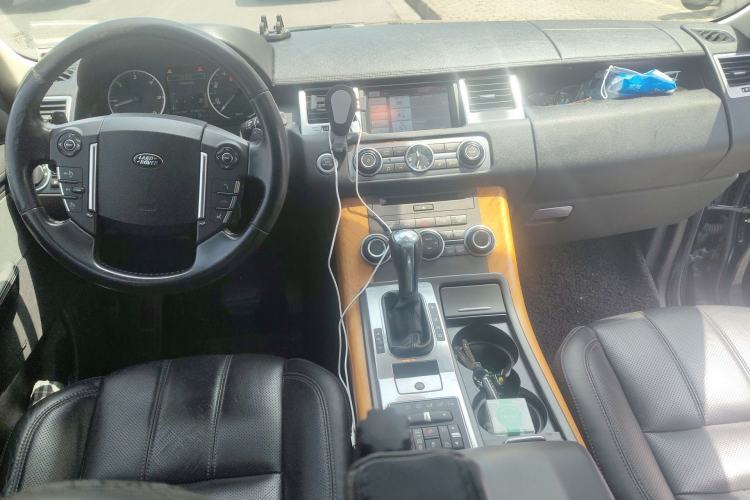 Used Land Rover Range Sport 2010 3.0 TDV6 HSE Diesel Edition Center Console