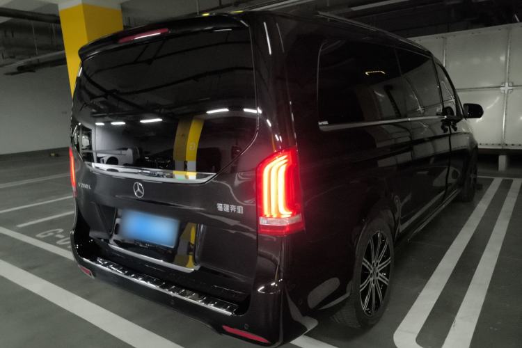 Used Mercedes-Benz V-Class 2022 V 260 L Long-wheelbase Luxury Edition Rear Right 45 Deg