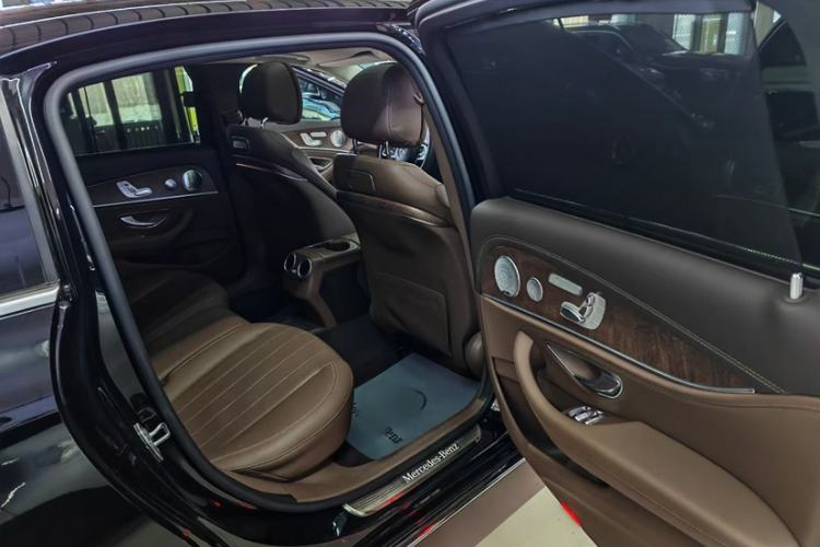 Used Mercedes-Benz E-Class 2020 E 300 L Luxury Model Interior 3