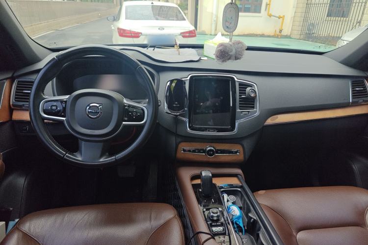 Used Volvo XC90 2021 B5 SmartDrive Luxury Edition 7 Seats Center Console