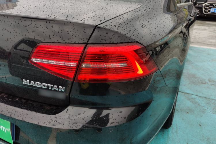 Used Volkswagen Magotan 2018 330TSI DSG Advanced Model Right Rear Taillight