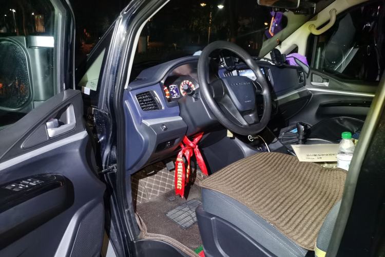 Used FORTHING Lingzhi 2024 M5L 1.5T Manual Comfort 7-Seater Driver Seat