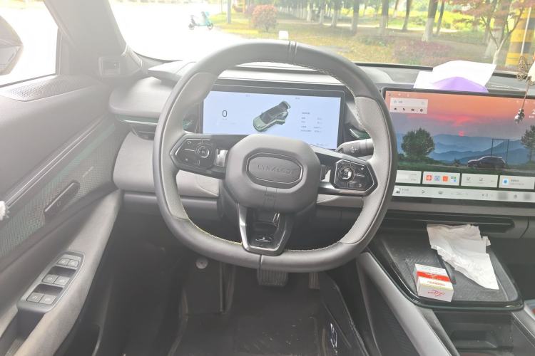 Used Lynk & Co 08 EM-P 2025 245km Ultra-Long Range Halo Steering Wheel