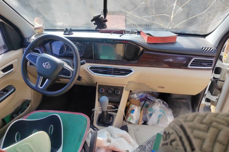 Used CHANGAN KUAYUE Xing V5 
