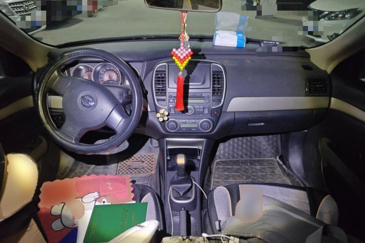 Used Nissan Sylphy 2012 Classic 1.6XE Manual Comfort Edition Center Console