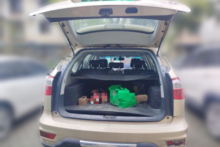 Used BYD S6 2014 2.0L Manual Luxury 5-Seater Trunk