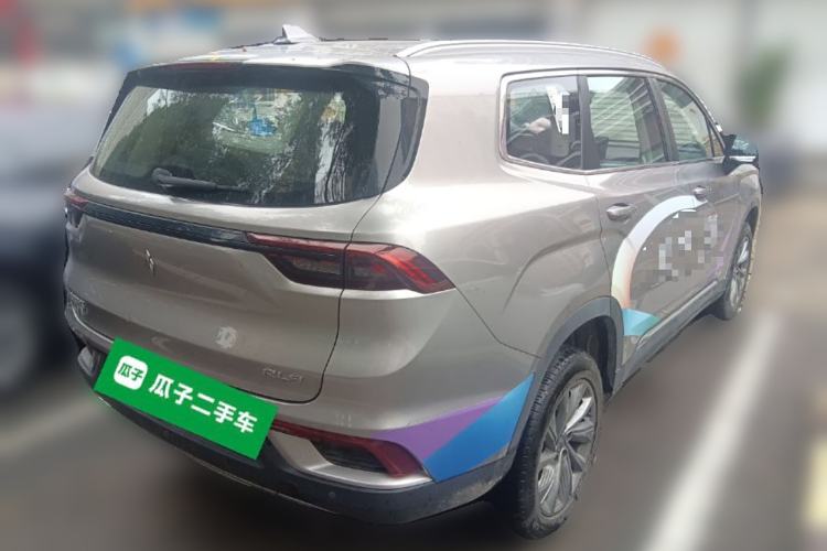 Used Livan 9 2023 470 km Leading Edition