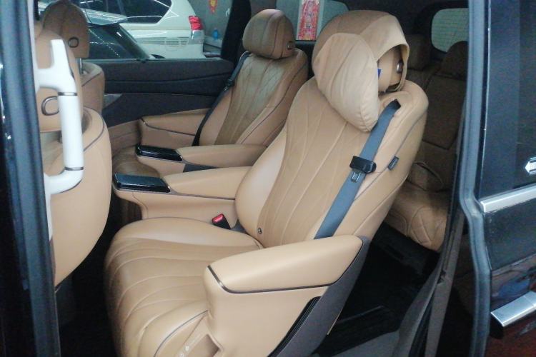 Used Denza D9 2022 EV 600 Four-Wheel Drive Prestige Model
