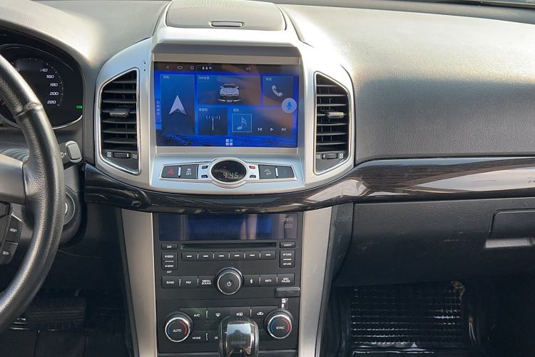 Used Chevrolet Captiva 2015 2.4L 4x4 Flagship Edition 7-Seater