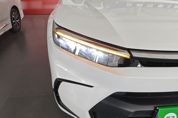 Used Honda Breeze 2023 240TURBO Two-Wheel Drive Elite Edition 5 Seats Right Front Headlight