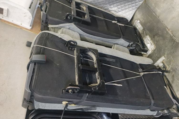 Used Foton Toano 2023 Joy Elephant Multi-Function Model Cummins 2.8T Automatic Long Wheelbase Mid-Roof Design Rear Single Tire Available in 5/6/7/9-Seater Configurations Left Rear Seat