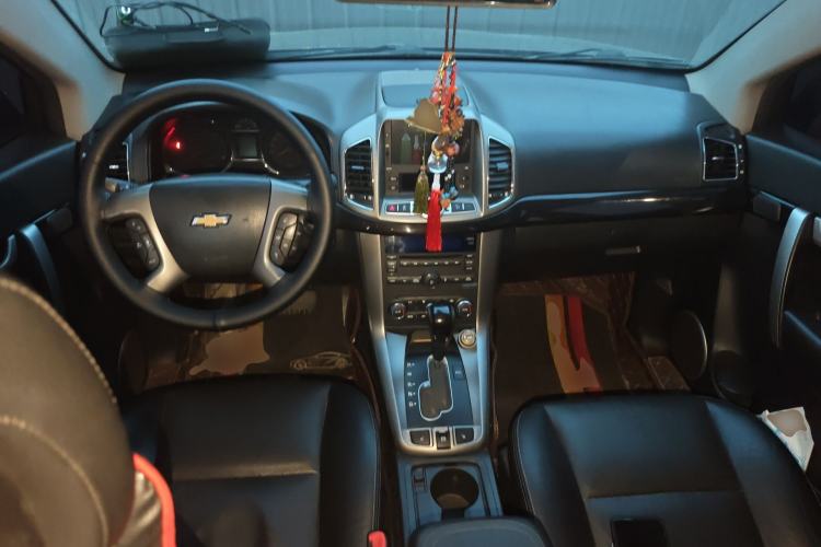 Used Chevrolet Captiva 2015 2.4L 4x4 Flagship Edition 7-Seater Center Console