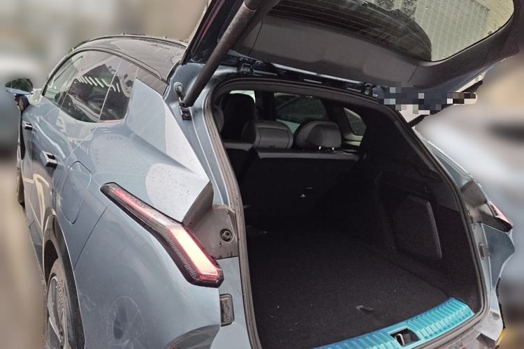 Used Lynk & Co 08 EM-P 2025 220 km All-Wheel-Drive Performance Halo