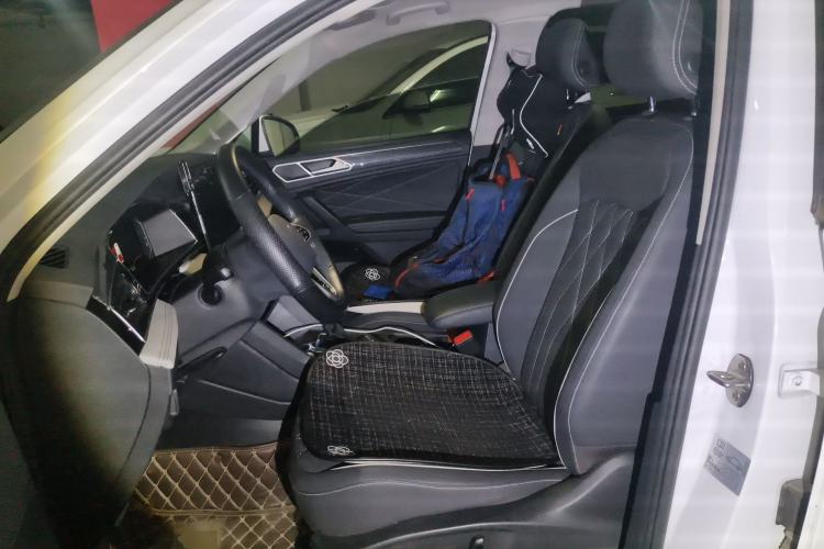 Used Volkswagen Tiguan L 2023 380TSI Automatic All-Wheel Drive R-Line Enhanced 7-Seater Left Front Seat