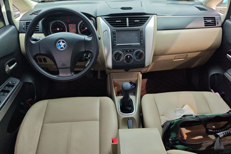 Used Venucia R50 2013 1.6L Manual Luxury Edition Center Console