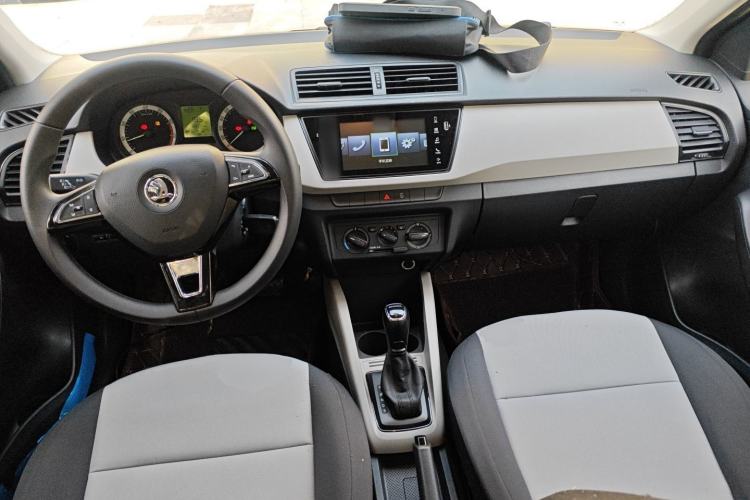Used Skoda Fabia 2016 1.4L Automatic Car Enjoy Edition Center Console