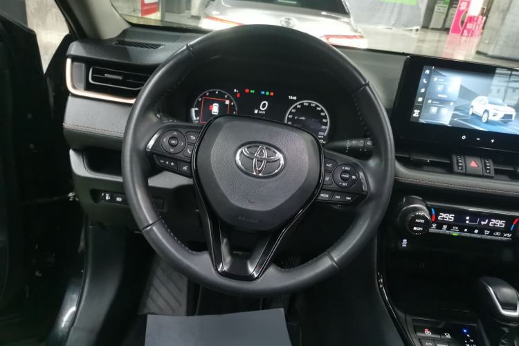 Used Toyota Wildlander 2024 2.0L CVT 4x4 Luxury PLUS Edition