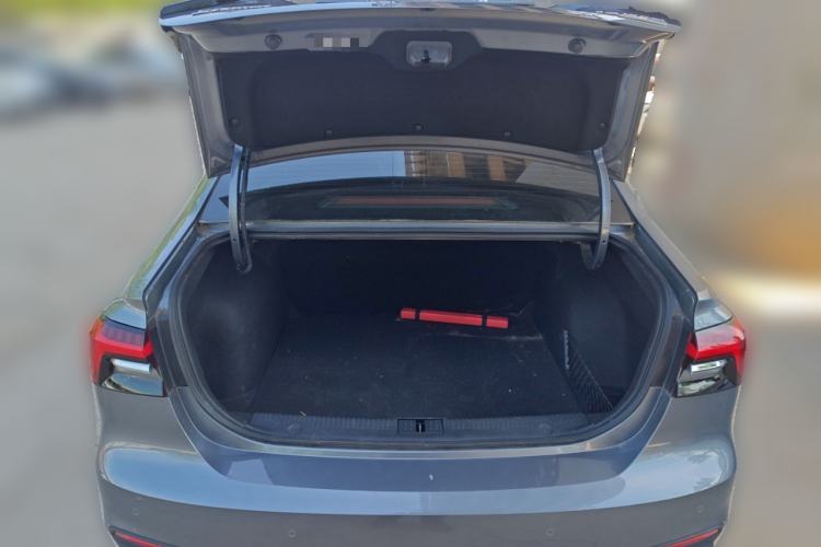 Used Roewe i6 MAX 2020 300TGI Automatic Supreme Edition with Cool Sunroof and Advanced Driving Features Trunk