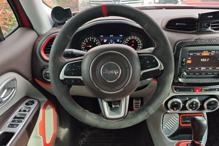Used Jeep Renegade 2016 1.4T Automatic Smart Edition Steering Wheel
