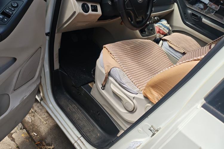 Used SAIC MAXUS G10 2014 2.0T Manual Elite Edition Driver Seat