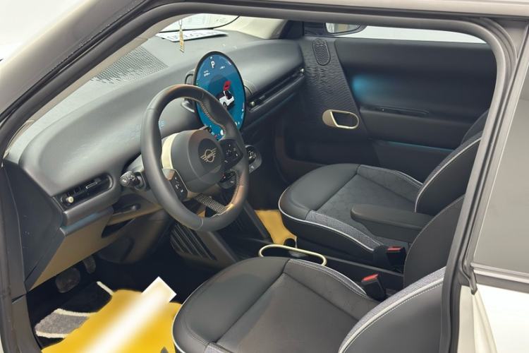 Used MINI Electric COOPER 2024 456km COOPER E Classic Edition
