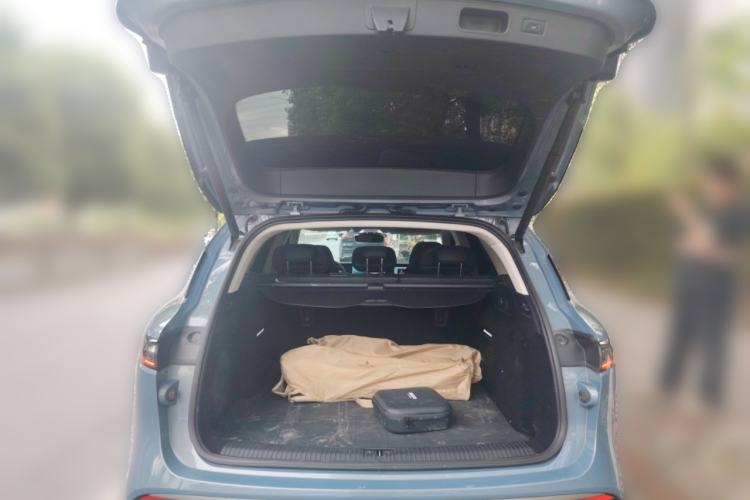 Used VOYAH FREE 2021 Four-Wheel Drive Standard Range-Extended Exclusive Luxury Package Trunk