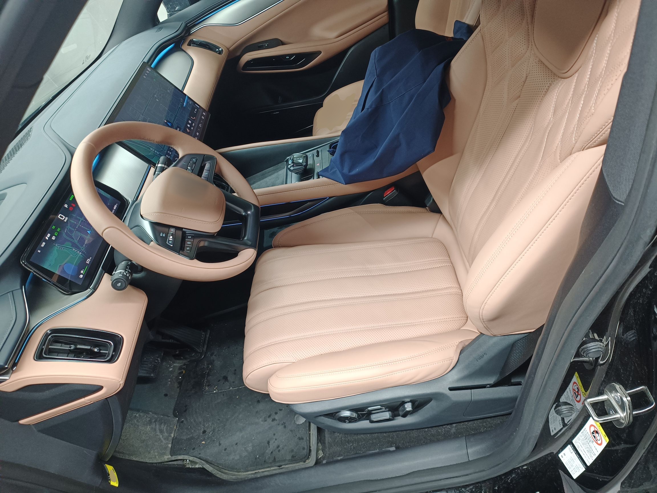 Переднее сиденье в автомобиле