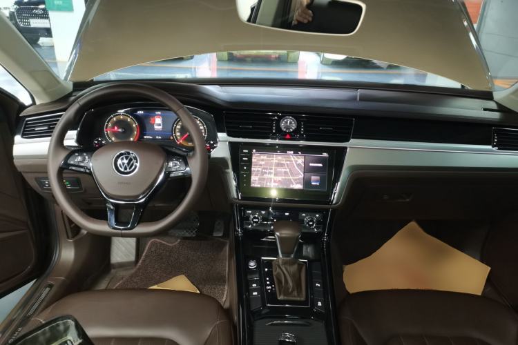 Used Volkswagen Phideon 2021 380TSI Luxury Edition Center Console