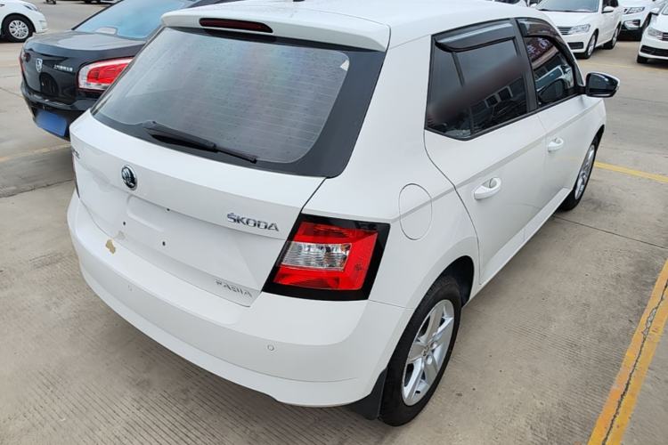 Used Skoda Fabia 2016 1.4L Automatic Car Enjoy Edition
