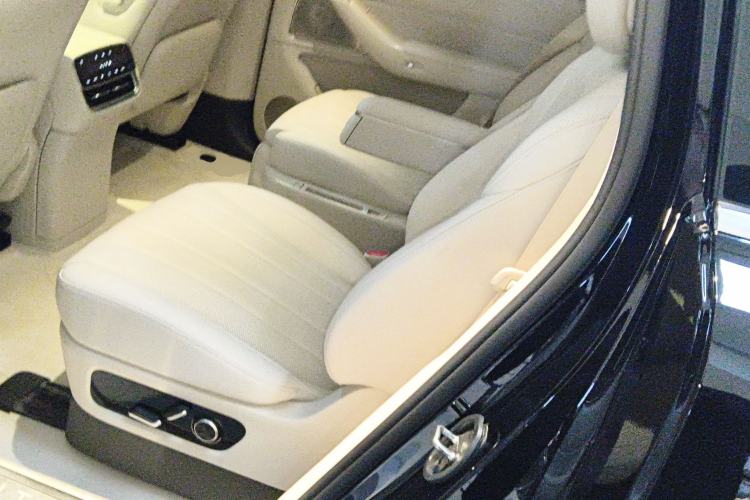 Used Hima AITO M8 2025 Extended-Range Ultra Version 53.4 kWh 6-Seater Edition
