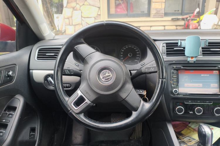 Used Volkswagen Sagitar 2014 Revised Version 1.6L Automatic Comfort Edition Steering Wheel