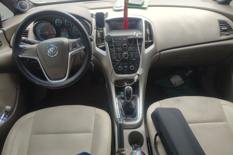 Used Buick GT 2013 GT 1.6L Manual Entry-Level Model Center Console