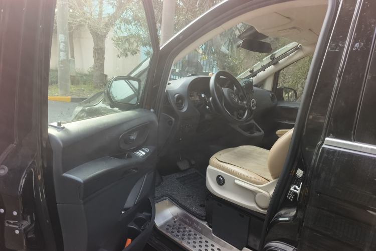 Used Mercedes-Benz Vito 2018 2.0T Elite Version 7 Seats China VI Emission Standard
