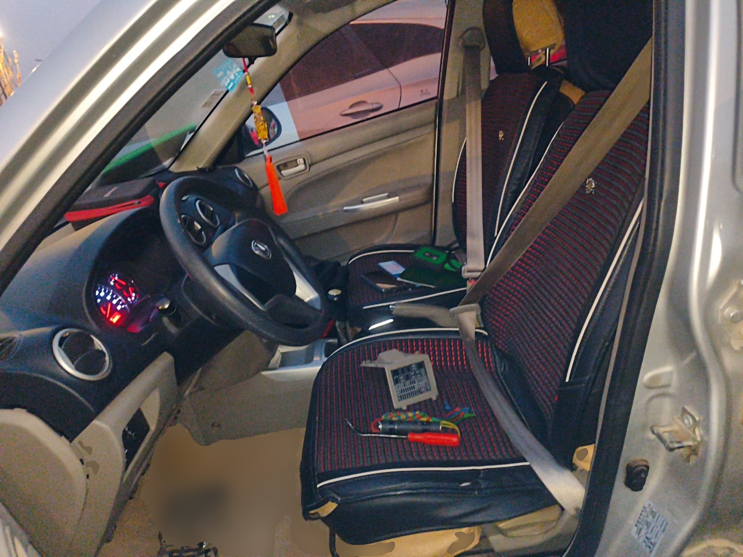 Переднее сиденье в автомобиле