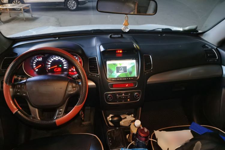 Used Kia Sorento 2013 2.4L 5-Seater Gasoline Comfort Edition Center Console