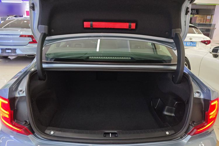 Used Volvo S90 New Energy 2019 T8 E-Drive Hybrid Intelligent Luxury Version China V Standard Trunk