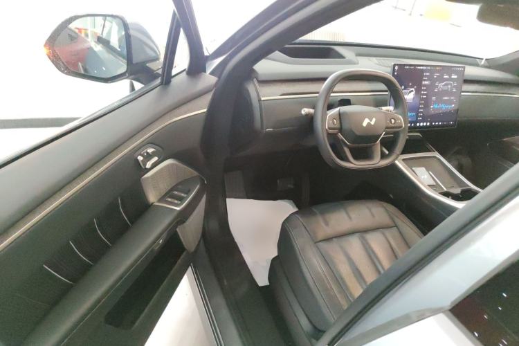 Used ONVO Luxeed L90 2025 Model—Max Six-Seater Version
