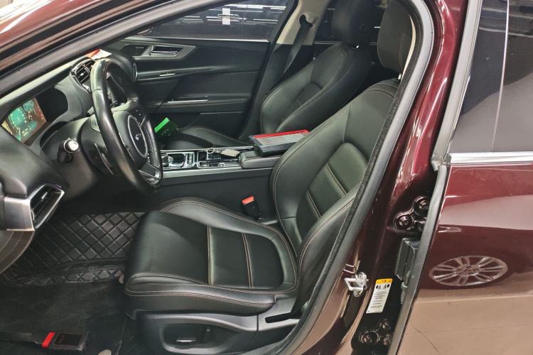 Used Jaguar XEL 2019 2.0T 200 PS Deluxe Edition Left Front Seat